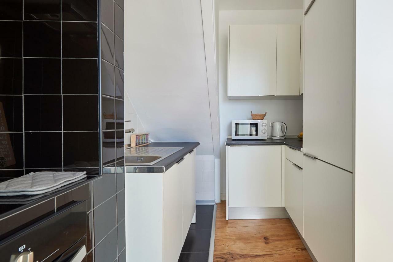 Charming Apartment Em Belem-Books And Canvas Lisbon Exterior photo