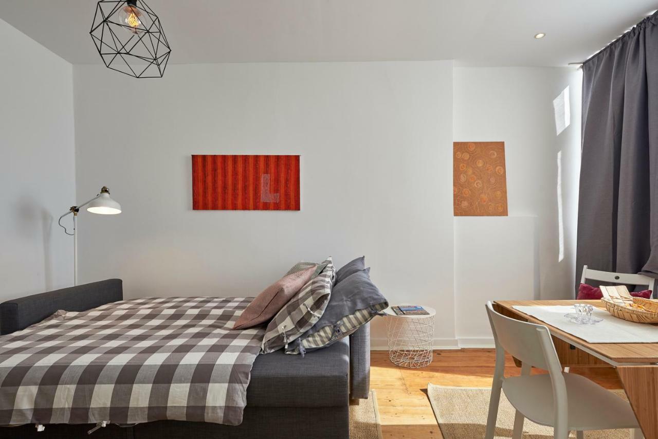 Charming Apartment Em Belem-Books And Canvas Lisbon Exterior photo