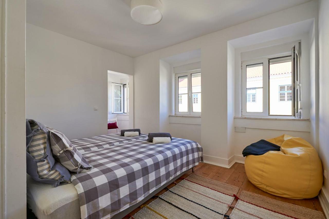Charming Apartment Em Belem-Books And Canvas Lisbon Exterior photo